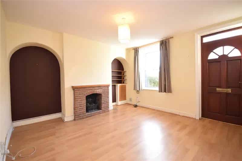 Two Bedroom Terrace House in Horsforth with Garden and Parking