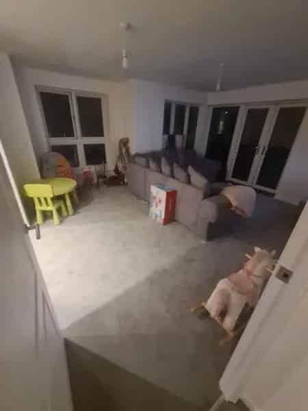 Lovely 2 Bed Flat with Large Balcony