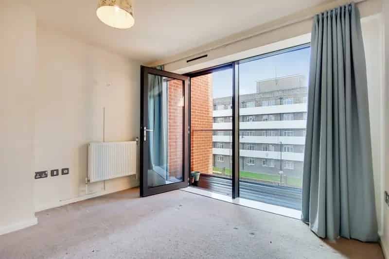Flat For Sale , London, England