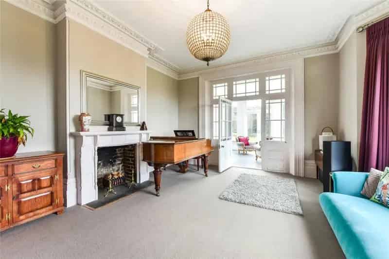 Victorian Family Home with Garden and Pool Near Train Station