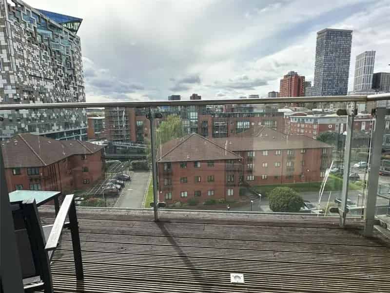 2 Bedroom Apartment Centenary Plaza Canal Views