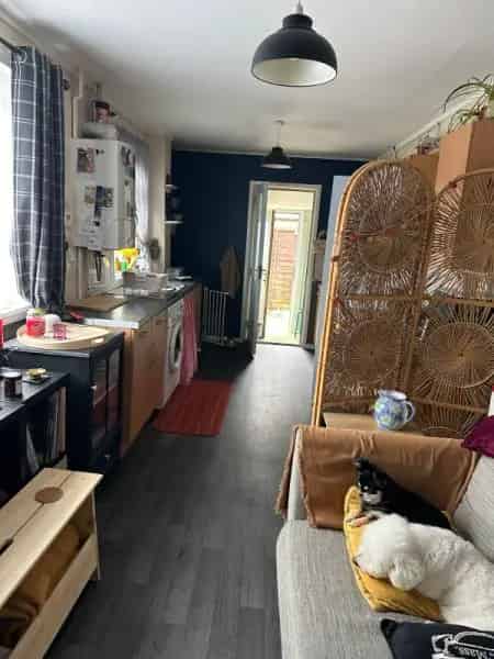 3 Bed Semi Detached House Large Gardens Off Road Parking Near Schools