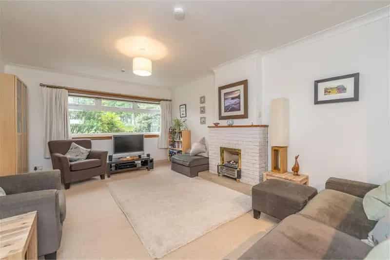 5 Bed Detached House Balerno 3 Reception Rooms Driveway Garage