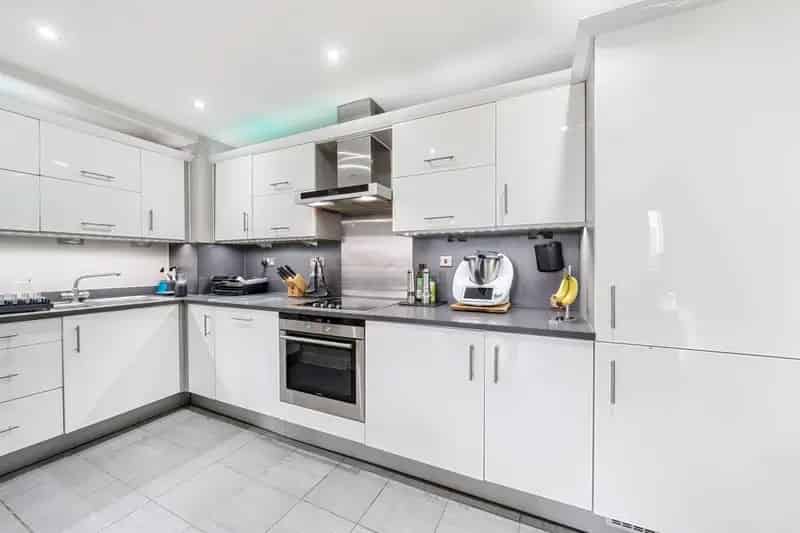 Wapping Apartment Near St Katherine's Docks