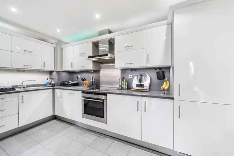 Wapping Apartment Near St Katherine's Docks