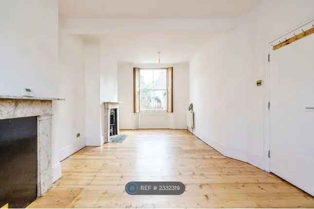 Terraced House to Rent in London E1