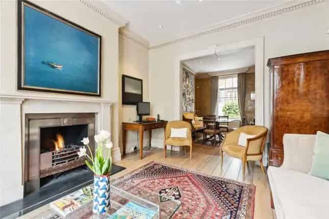 2-Bedroom Maisonette with Private Garden Chelsea SW10