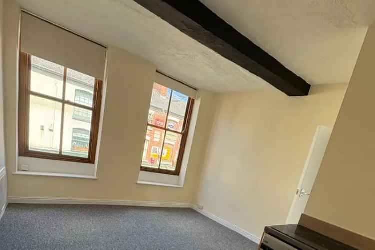 Newly Decorated Studio Apartment Town Centre