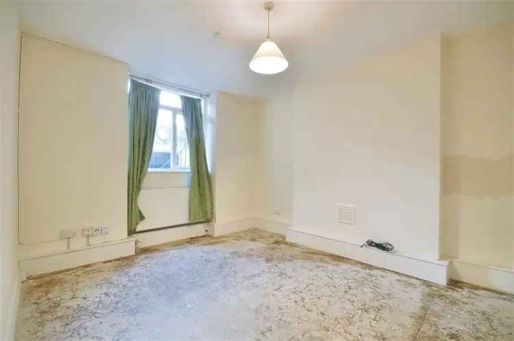 One Bedroom Garden Flat Pimlico - Requiring Modernisation
