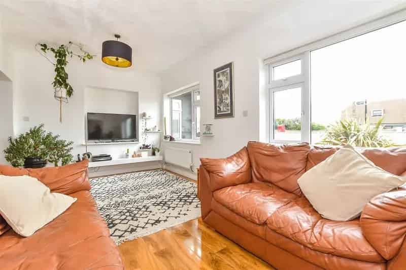 2 bedroom detached house for sale