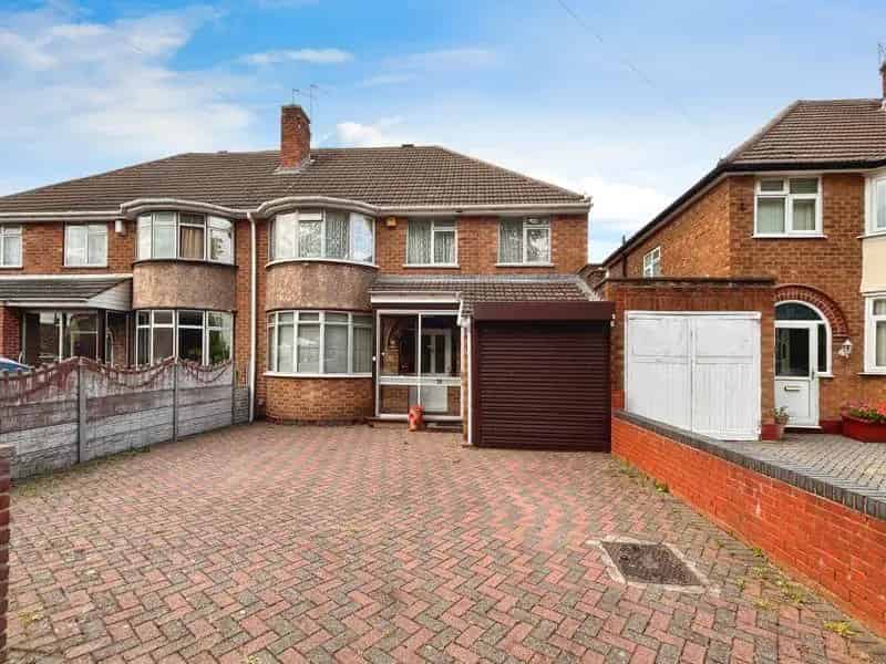 4 Bedroom Semi-Detached House for Sale