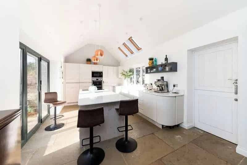 5 bed house for sale