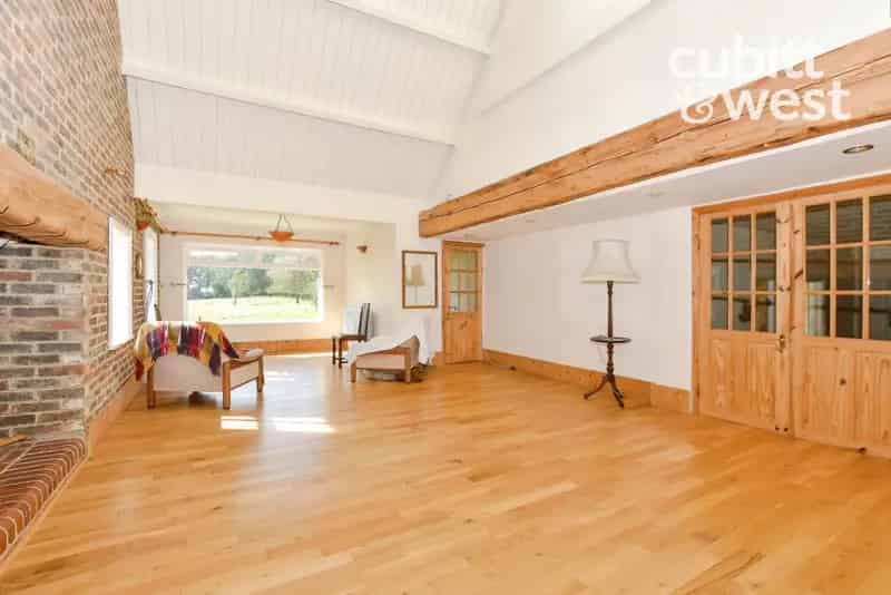 5 Bedroom Detached House to Rent