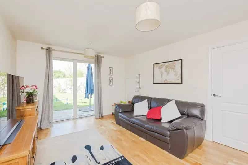 3 Bed Semi-Detached Home Near Transport Links