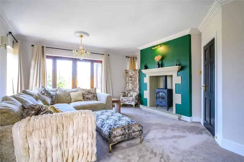 Stunning 5-Bedroom Detached Home in Exclusive Cul-de-sac