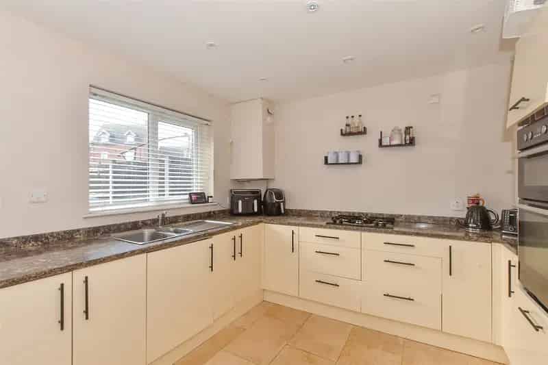 3 Bedroom Semi Detached House For Sale Near Schools
