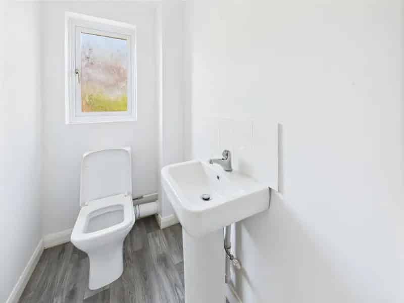 4 bed house for sale