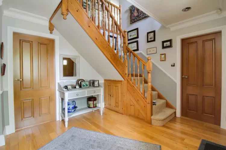 Detached house For Sale in Staffordshire Moorlands, England