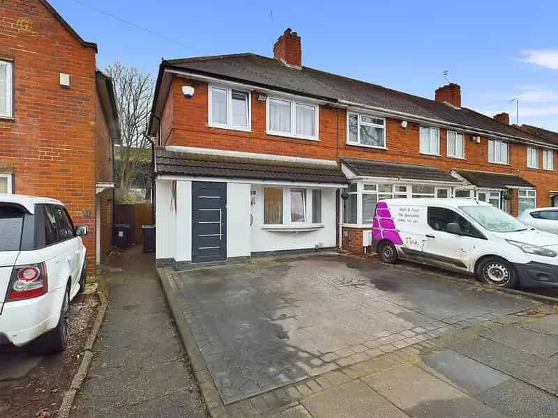 3 Bedroom End Terrace House For Sale