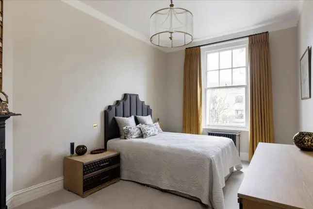 Flat for sale in Oakwood Court, London W14