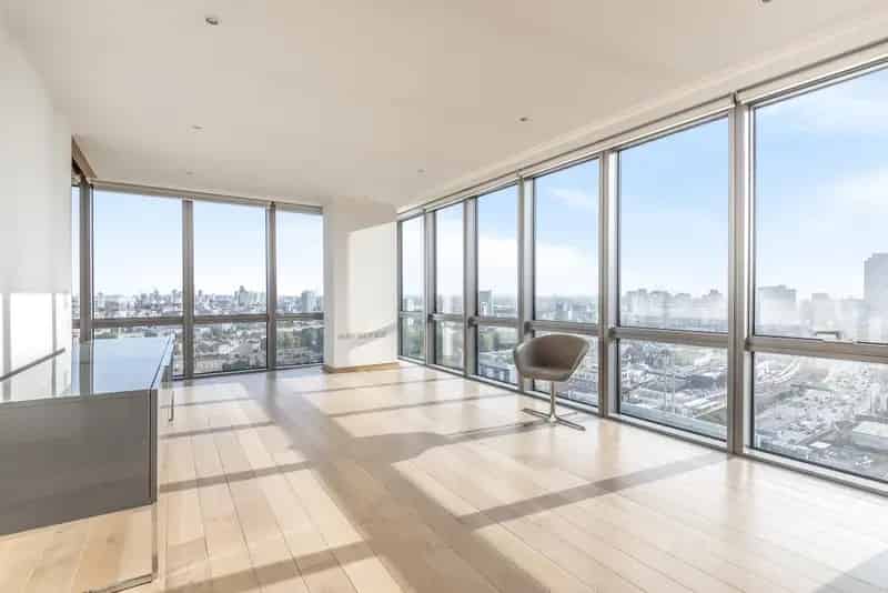 2 Bed 2 Bath Canary Wharf Apartment Near Transport Links