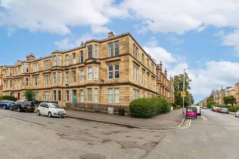 3 Bedroom Apartment for Sale in Shawlands Glasgow