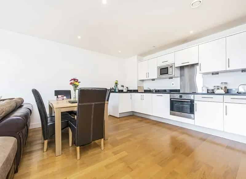 Spacious 2-Bedroom Apartment near Clapham South Tube