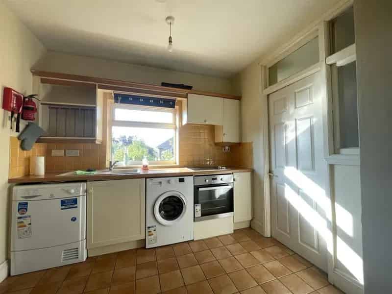 4 bedroom semi-detached house