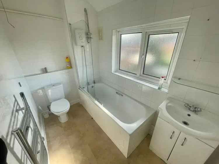 3 Bed House with Driveway Gas Central Heating Double Glazing EPC D