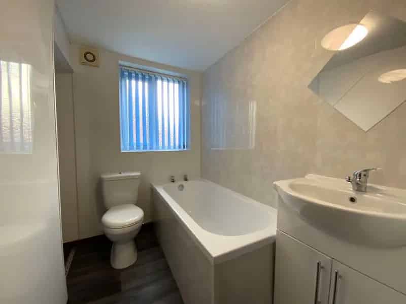 3 Bed Flat Investment Opportunity 3 Flats Modern Kitchens Bathrooms