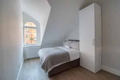 1 Room Studio Flat near Earl's Court Station