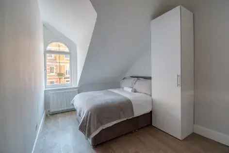 1 Room Studio Flat near Earl's Court Station