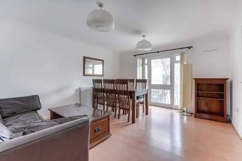 2 Bedroom Apartment House to Rent in Hackney E9