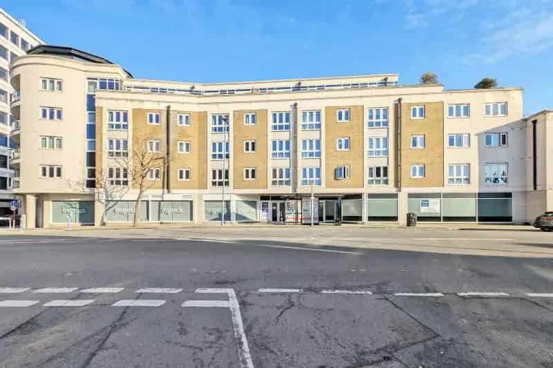 2865 sq ft Commercial Space Near Putney Station