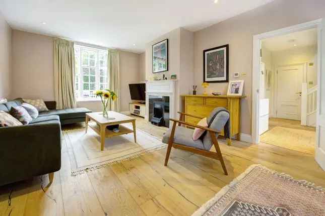 5 Bedroom House for Sale in Hampstead Garden Suburb