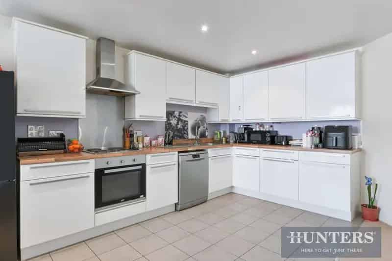 2 Bedroom Flat for Sale Great West Quarter