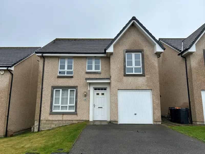 4 Bedroom Detached House in Osprey Village