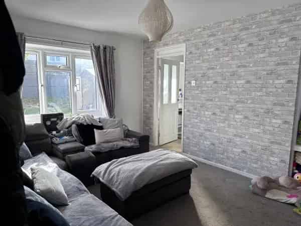 Large 2-Bedroom House with Driveway and Utility Room