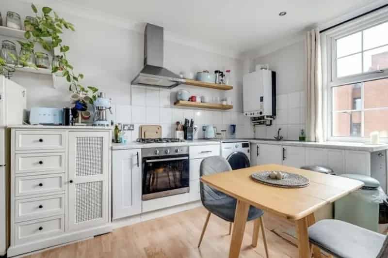2-Bed Apartment Chiswick  Near Stamford Brook Station