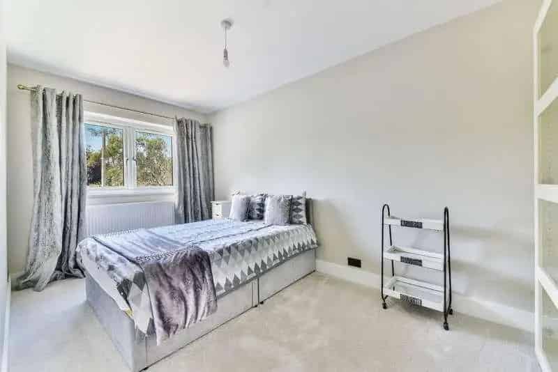 6 Bed House for Sale - Large Family Home with Pool and Games Room