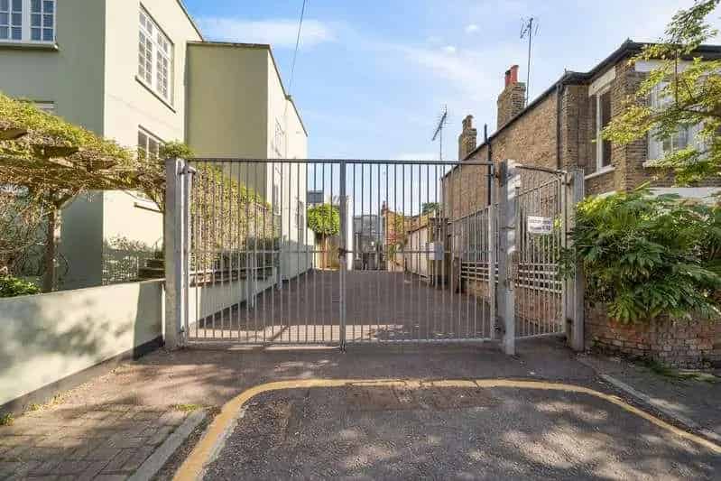 3 Bed House for Sale in Highbury