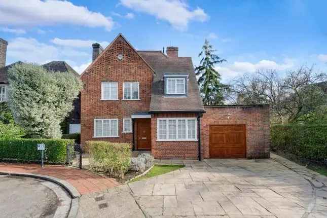 5 Bedroom Detached House for Rent The Leys London N2