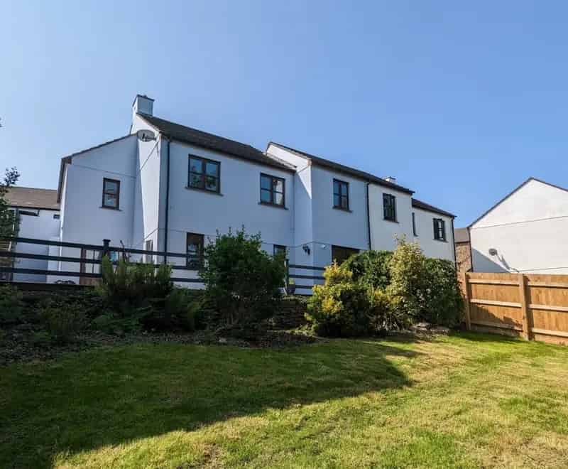 4 bedroom House
 To Rent