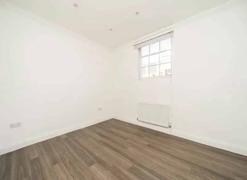 Flat For Sale , Victoria Road, London, England