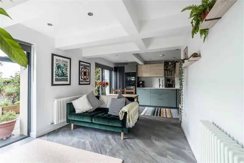 4 Bed Maisonette with Garden - Family Home