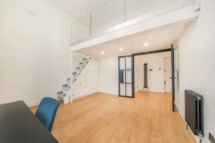 Spacious Flat near Earls Court with Mezzanine Floor and Storage