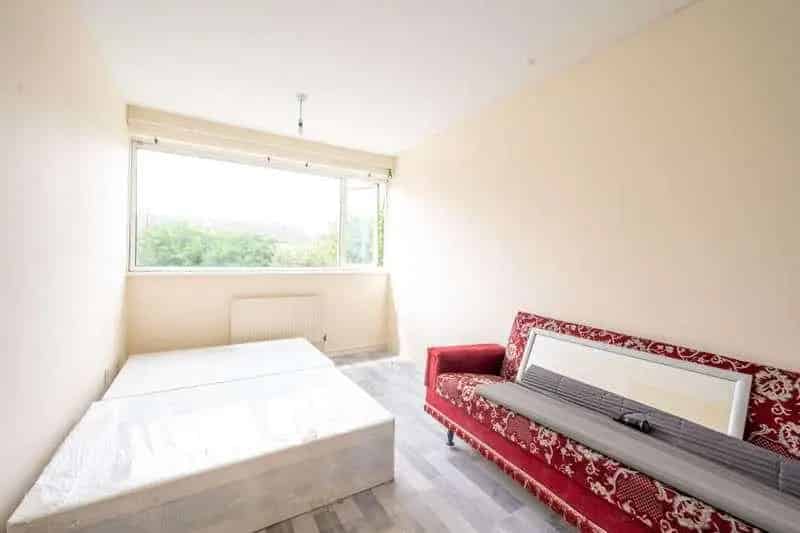 3 Bed House for Sale Near Transport Links