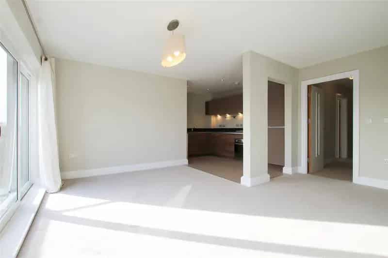 2 Bedroom Penthouse Apartment with River Views and Roof Terrace
