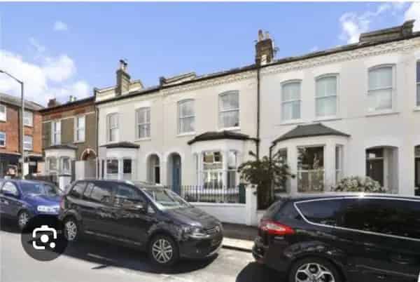 House for Sale Northcote Road 2 bed, Garden, Cellar