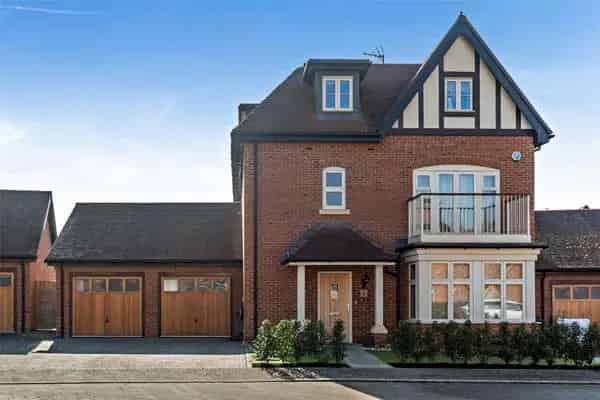 5-Bedroom Modern Home in Taplow with Landscaped Garden